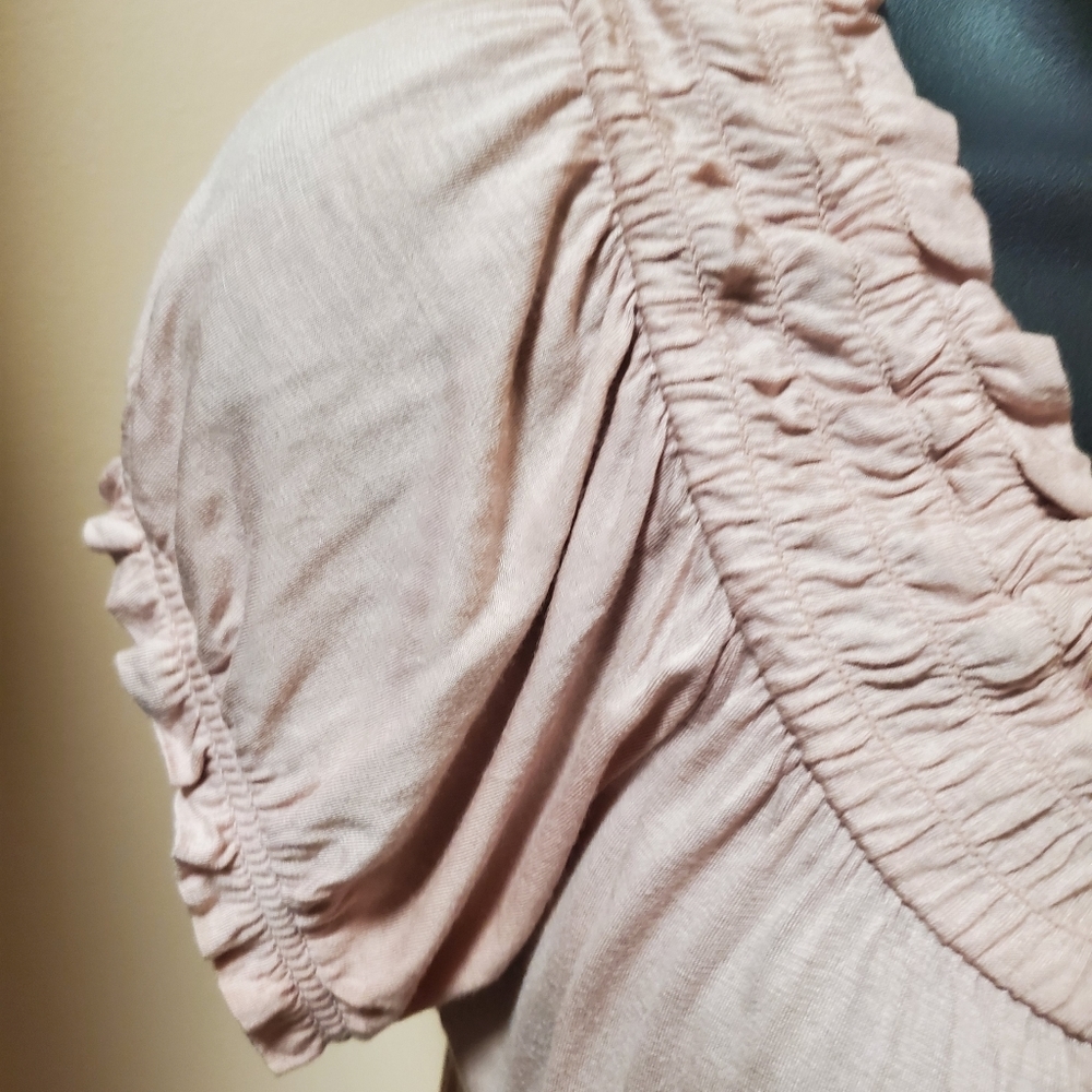 New York & Company Keyhole Top - Picture 4 of 13